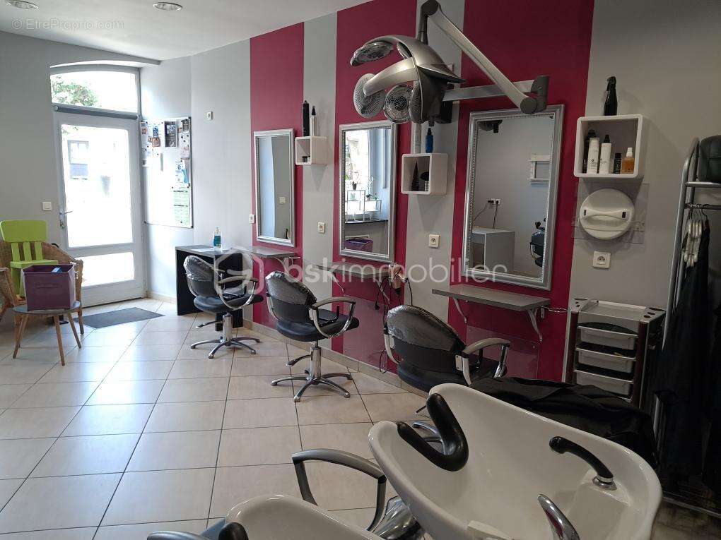 Commerce à BAGUER-MORVAN