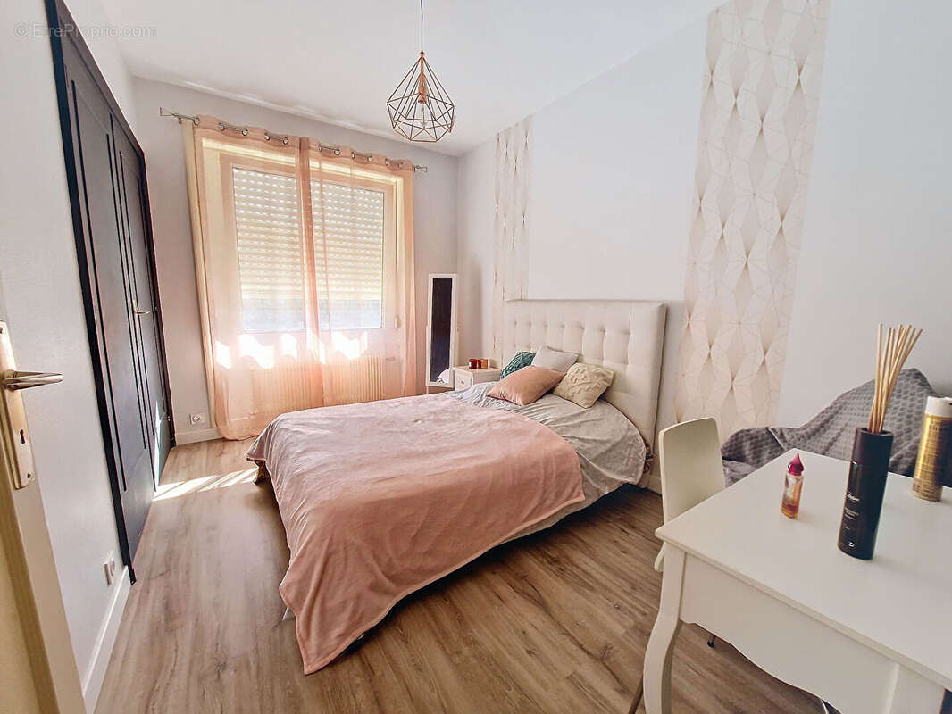 Maison à SURY-LE-COMTAL