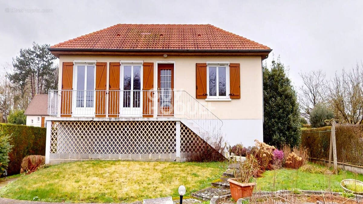 Maison à MARCEY-LES-GREVES