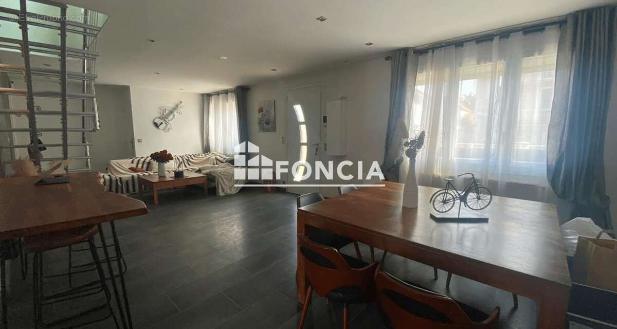Foncia Le Raincy vous présente cette agréable maison familiale située dans le secteur recherché Benoît Malon - photo 4