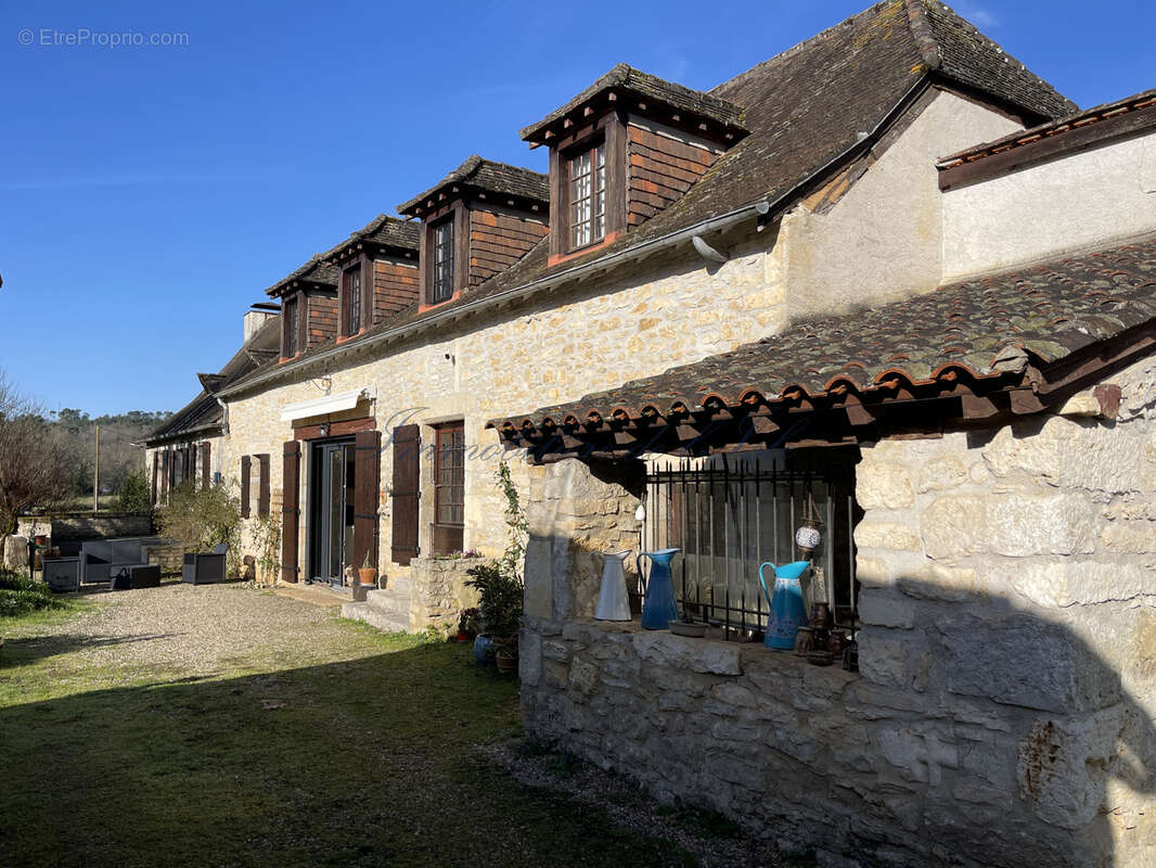Maison à COULAURES