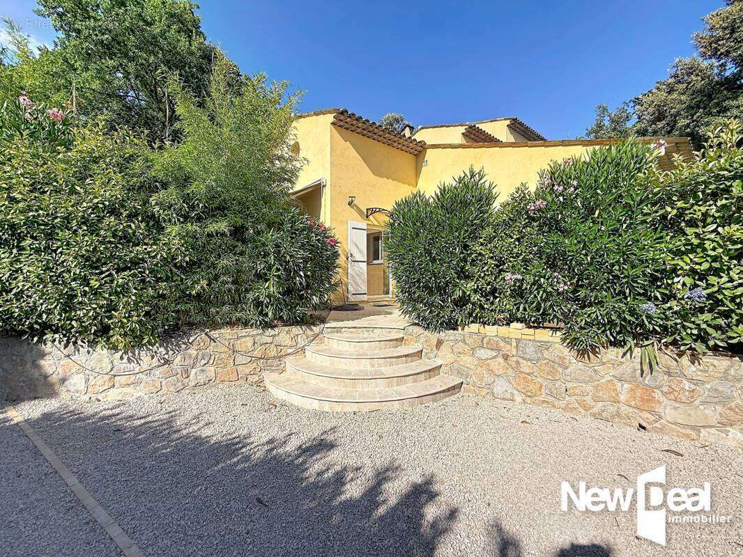 MONTAUROUX_ Charmante villa traditionnelle d’environ 110 m², au calme absolu sur un terrain de 654 m², sans vis-à-vis - photo 2