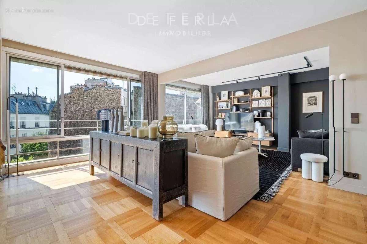 Appartement à PARIS-16E