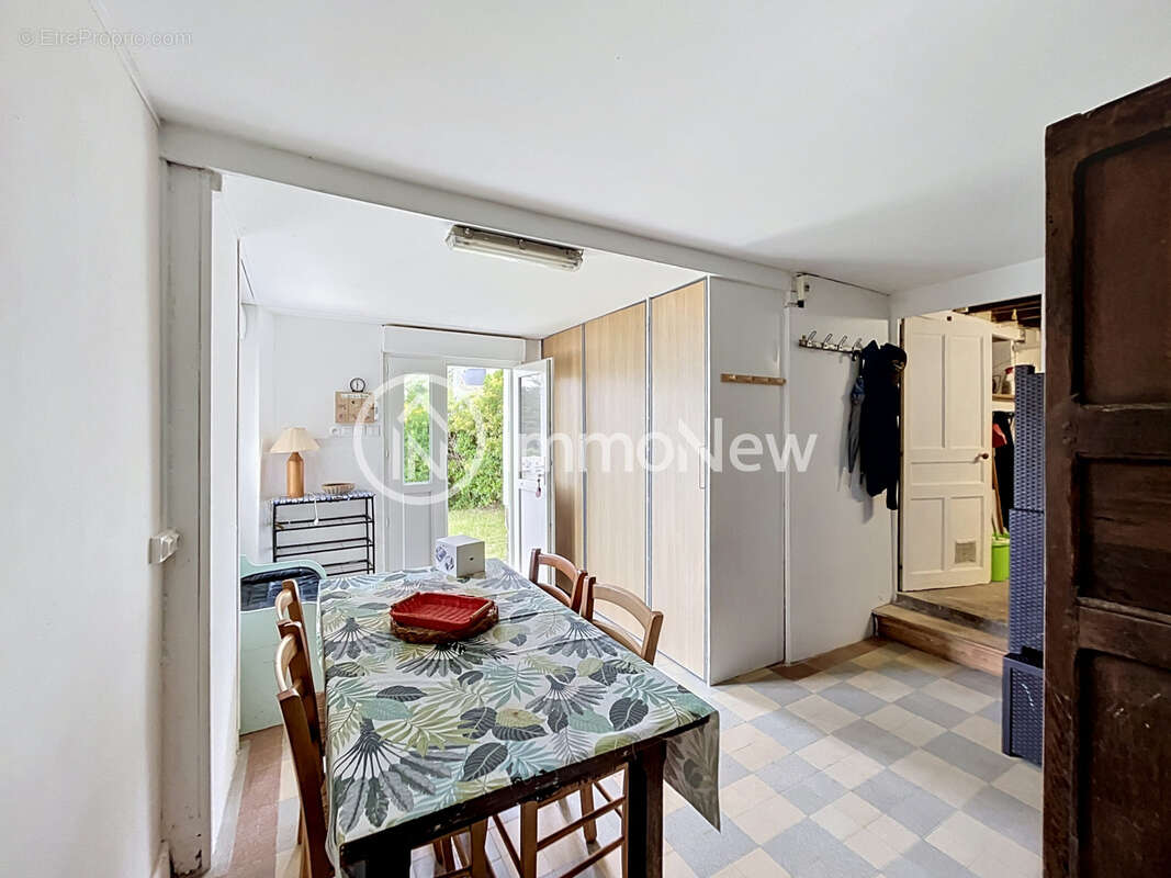 Une maison de famille en pierres à CAROLLES PLAGE - photo 6