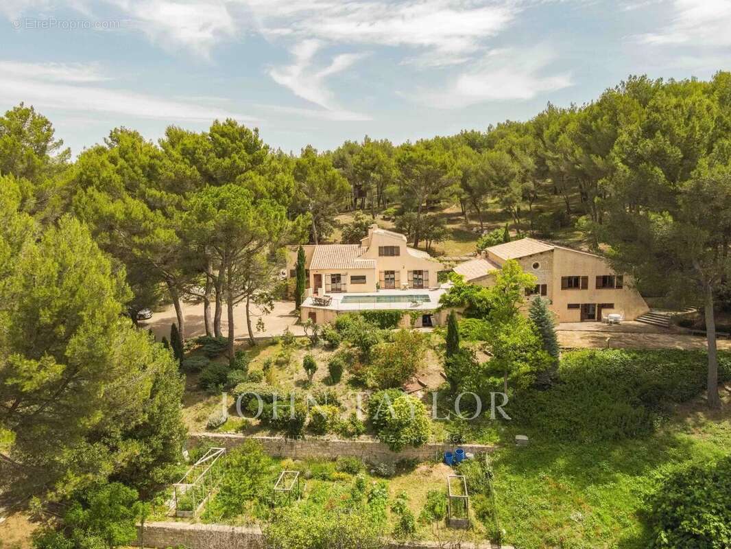 Maison à SIMIANE-COLLONGUE