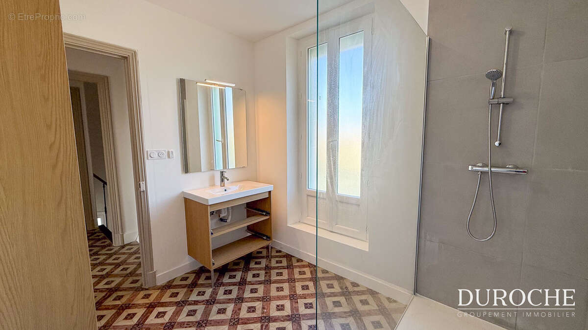 Maison à CAMARET-SUR-AIGUES