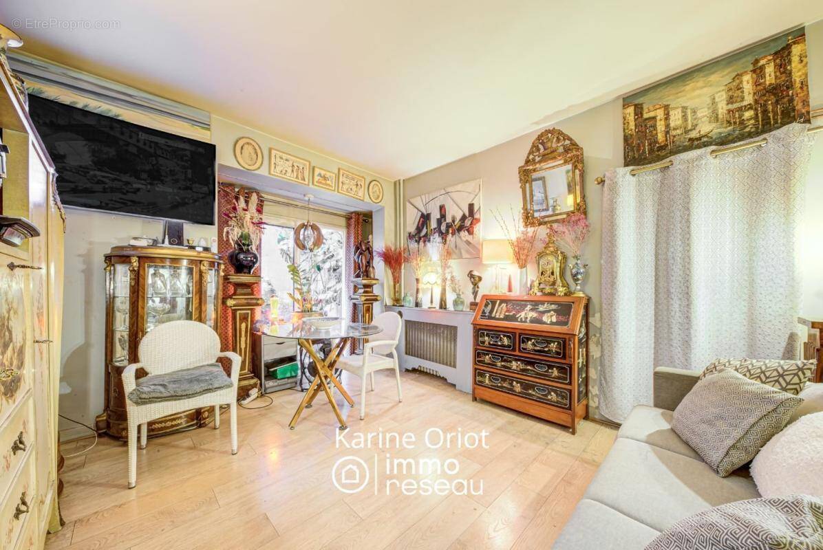 Appartement à PARIS-17E