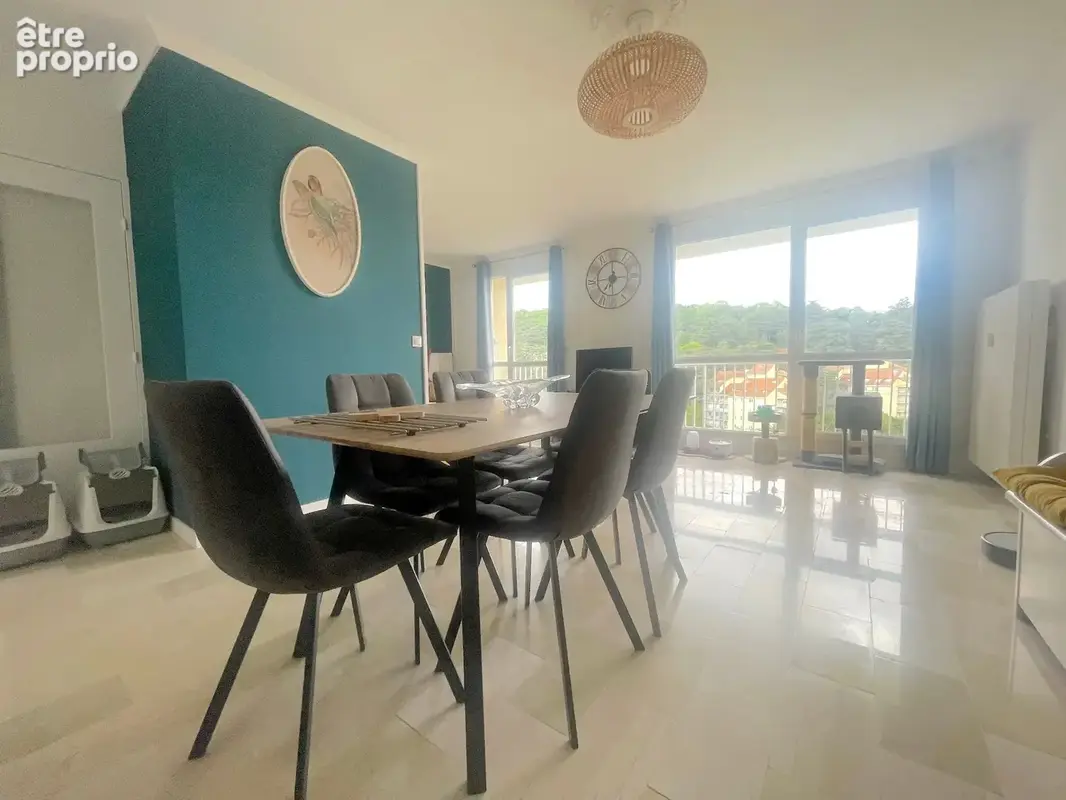 Appartement T4- 81,63m2- 8ème et dernier étage- Cave- Parking Privatif- Garage- Vue dégagée - Montaud- Le Grand Clos - photo 2