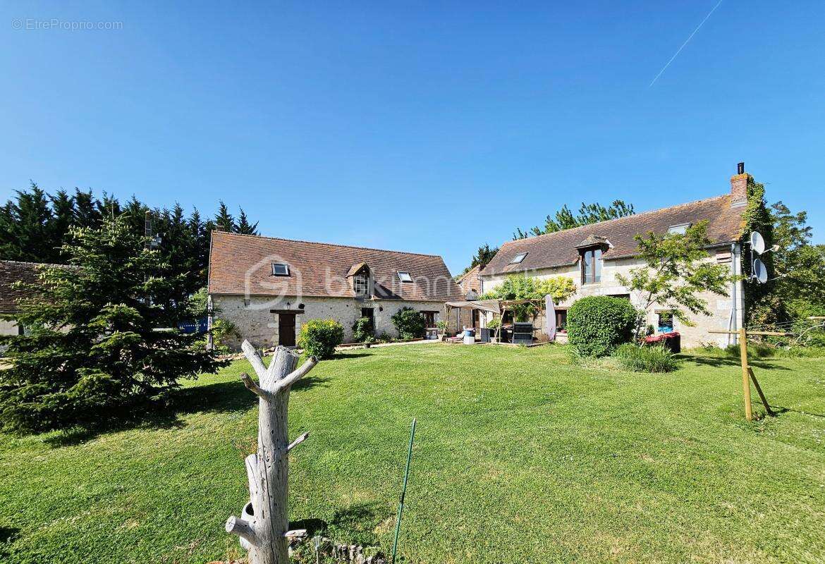 COUP DE COEUR !! Corps de ferme rénové avec maison d'habitation + 2 logements séparés - photo 3