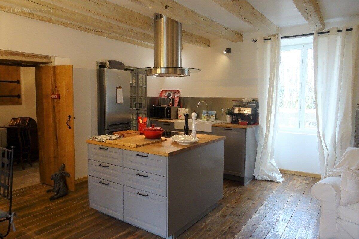 Maison 158 m² à Chasseneuil-Sur-Bonnieure  - photo 4