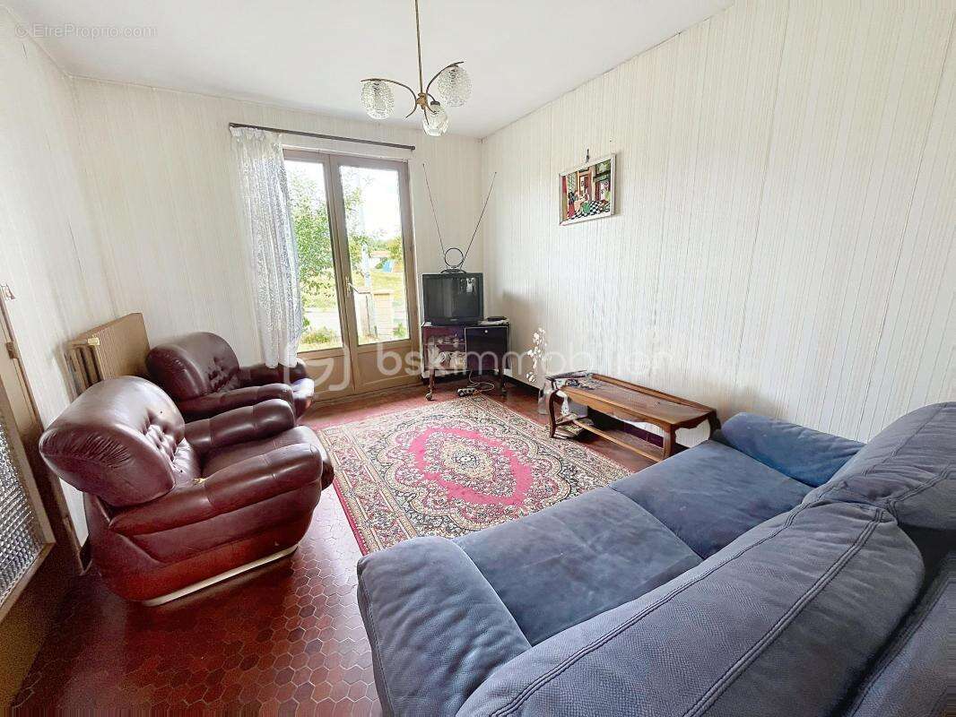 Pavillon individuel avec jardin et sous sol - photo 3