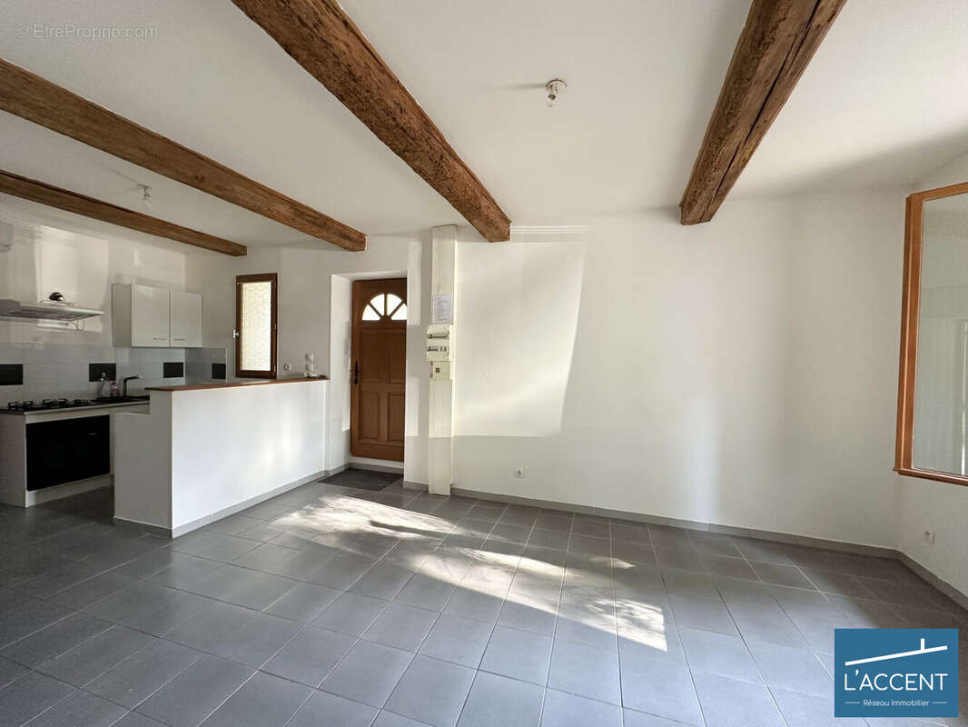 Appartement 41 m² à Saint-Laurent-D'aigouze  - photo 2