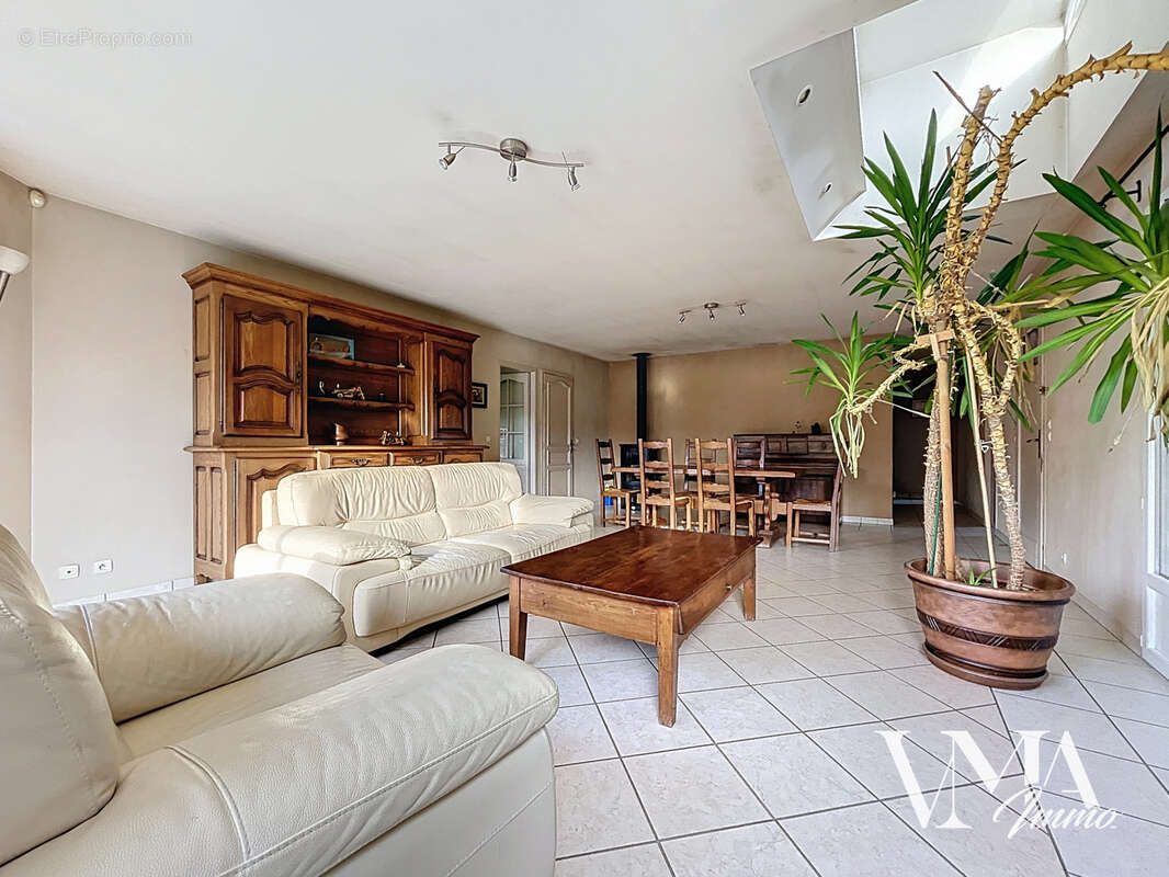 Maison à GREZIEU-LA-VARENNE