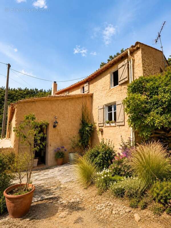 Maison à LA GARDE-FREINET