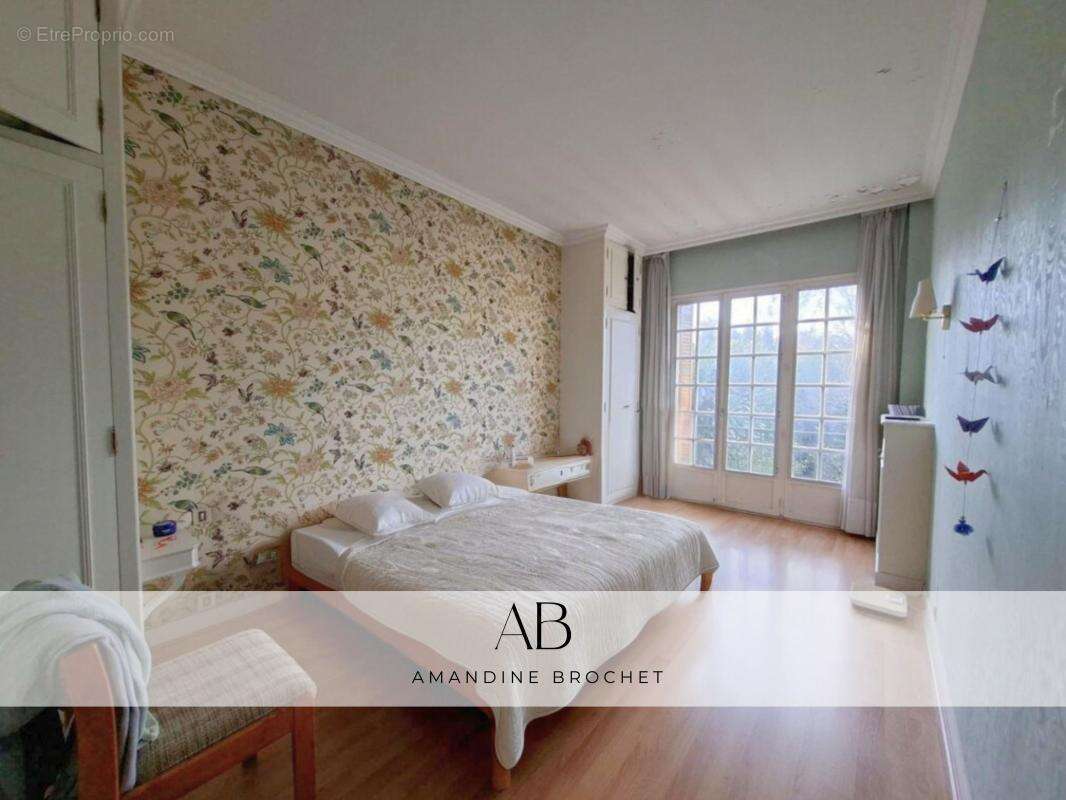 Maison à MARNES-LA-COQUETTE