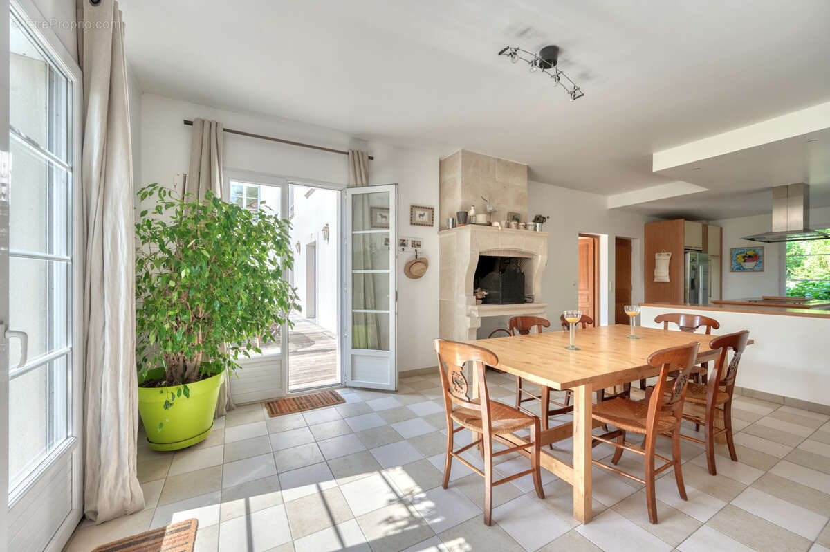 Maison à SAINT-NOM-LA-BRETECHE