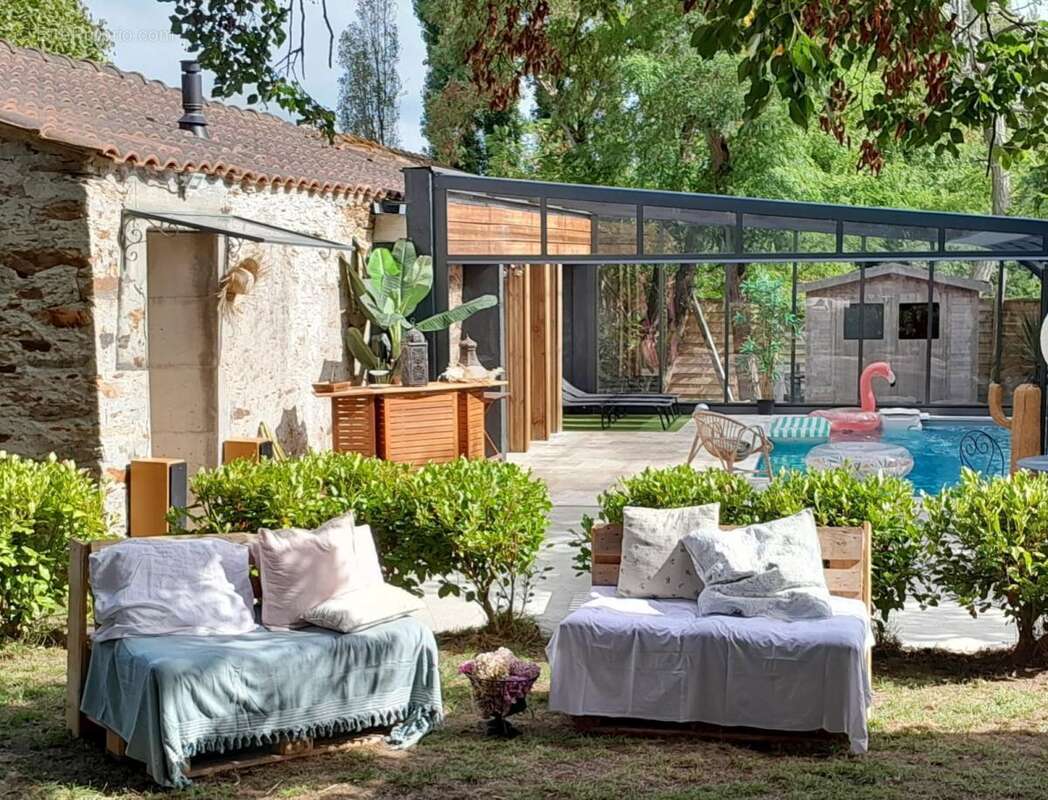 Maison 266 m² à Saint-Michel-Chef-Chef  - photo 2