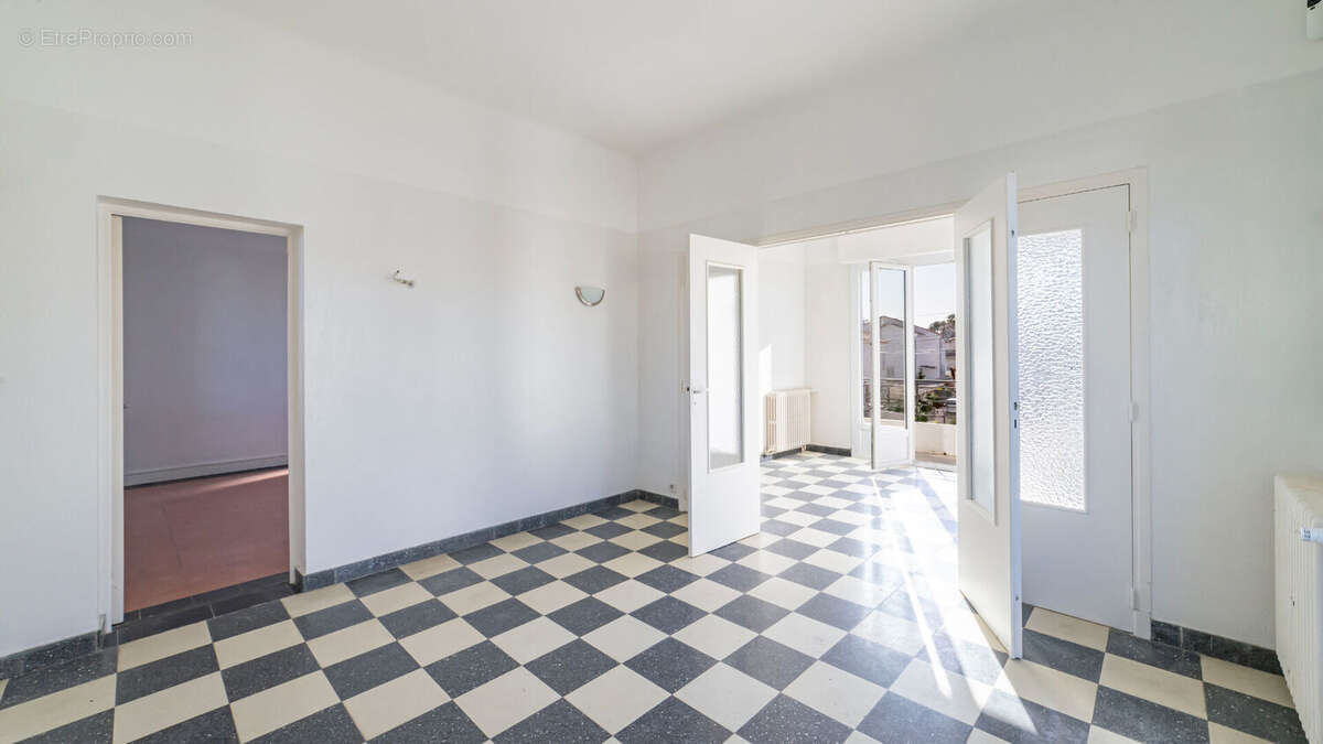 Villa 5 pièce(s) 141.67 m2 secteur Bouches du Loup à Villeneuve Loubet - photo 11