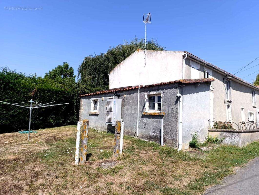 Longère à rénover dans un petit hameau - photo 2