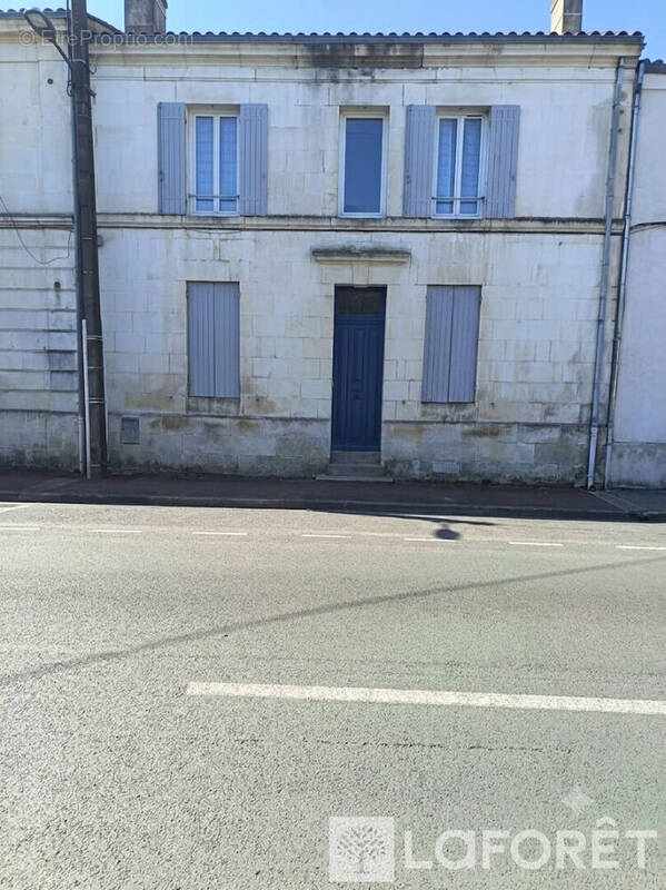 Maison à SAINTES