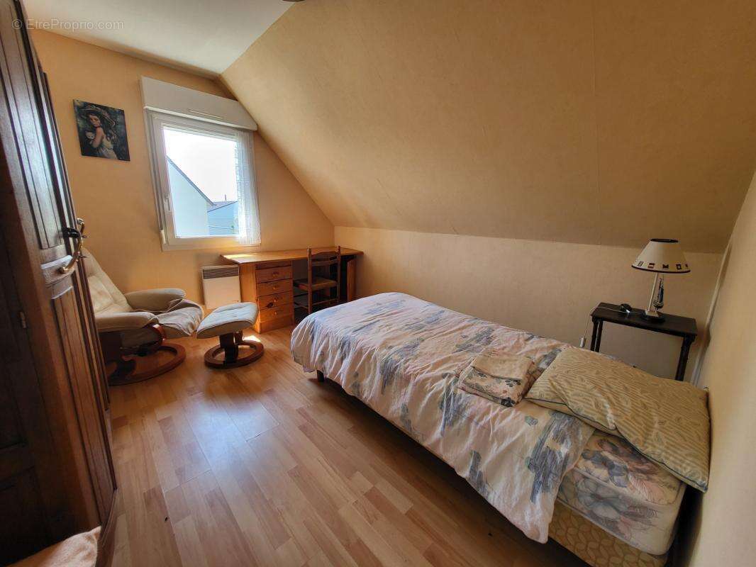 Maison de 101.52 m² plus une véranda de 14.50m² sur jardin clos de 552 m², 4 chambres. plages et commerces à pied - photo 10