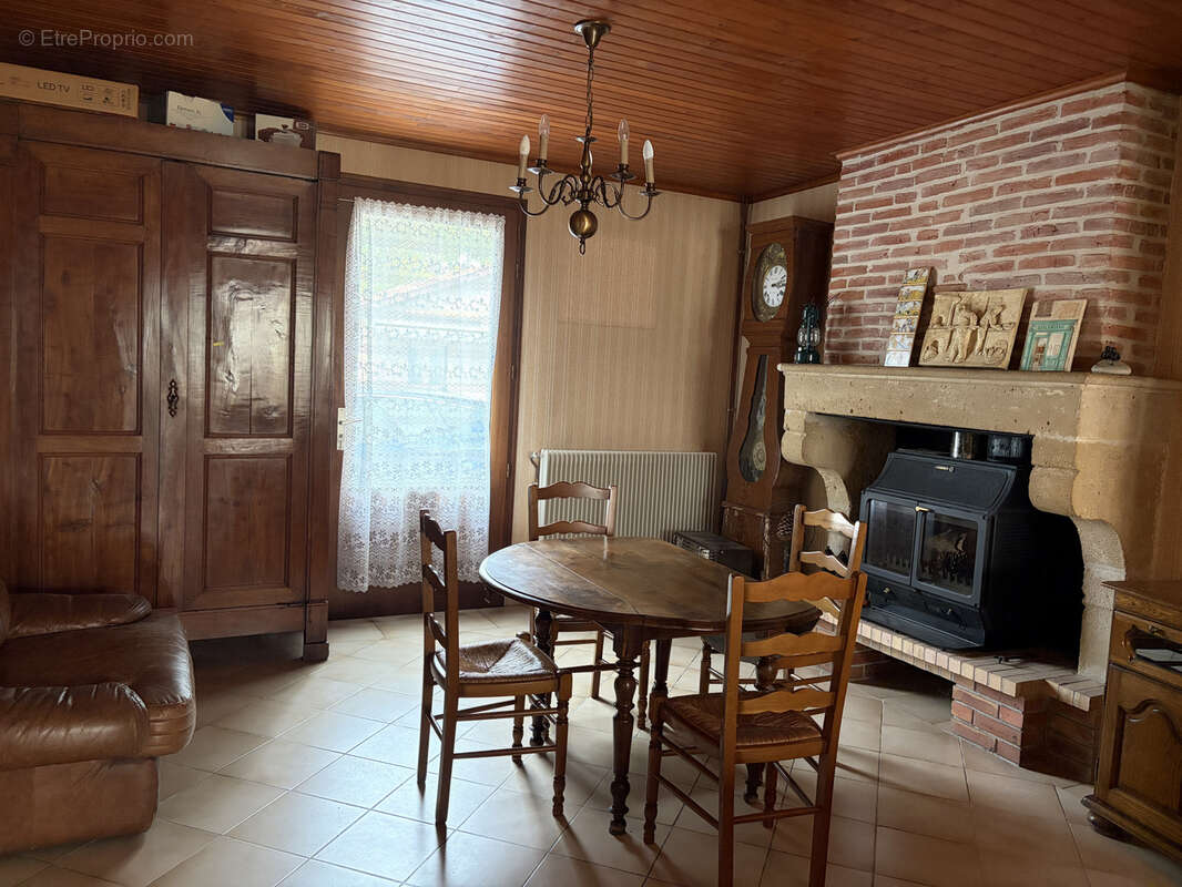 Maison familiale de 145 m2   4 chambres, véranda et double garage, proche de toutes les commodité - photo 3