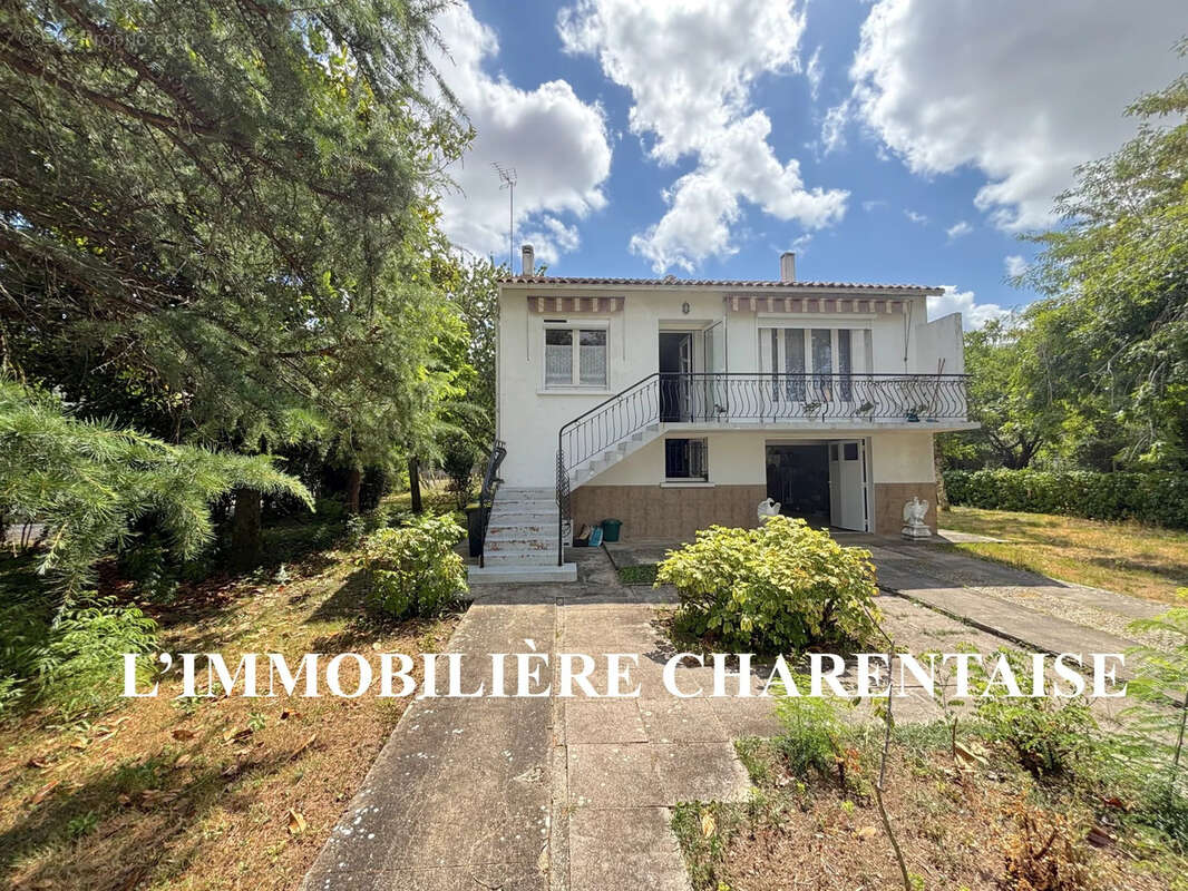 Maison à L&#039;EGUILLE