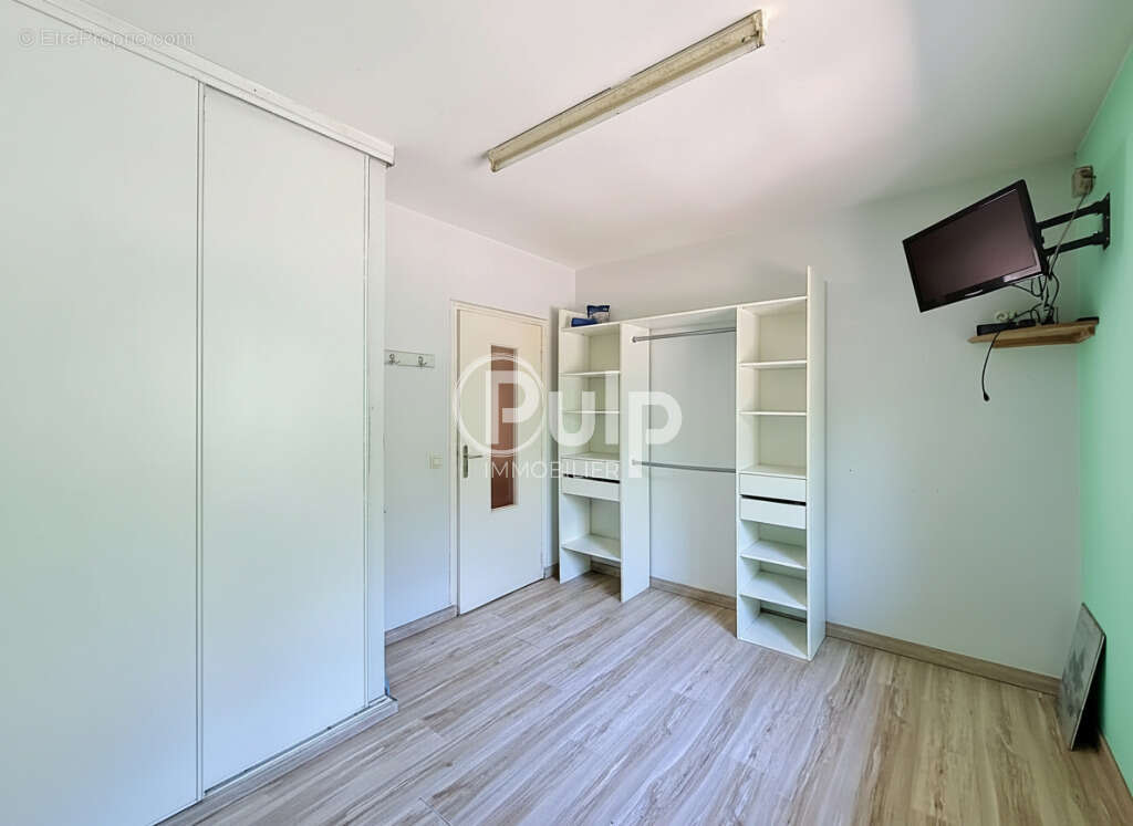 Grande maison familiale de 160 m² avec 6 chambres, terrain de 2 600 m² et sous-sol complet - photo 10