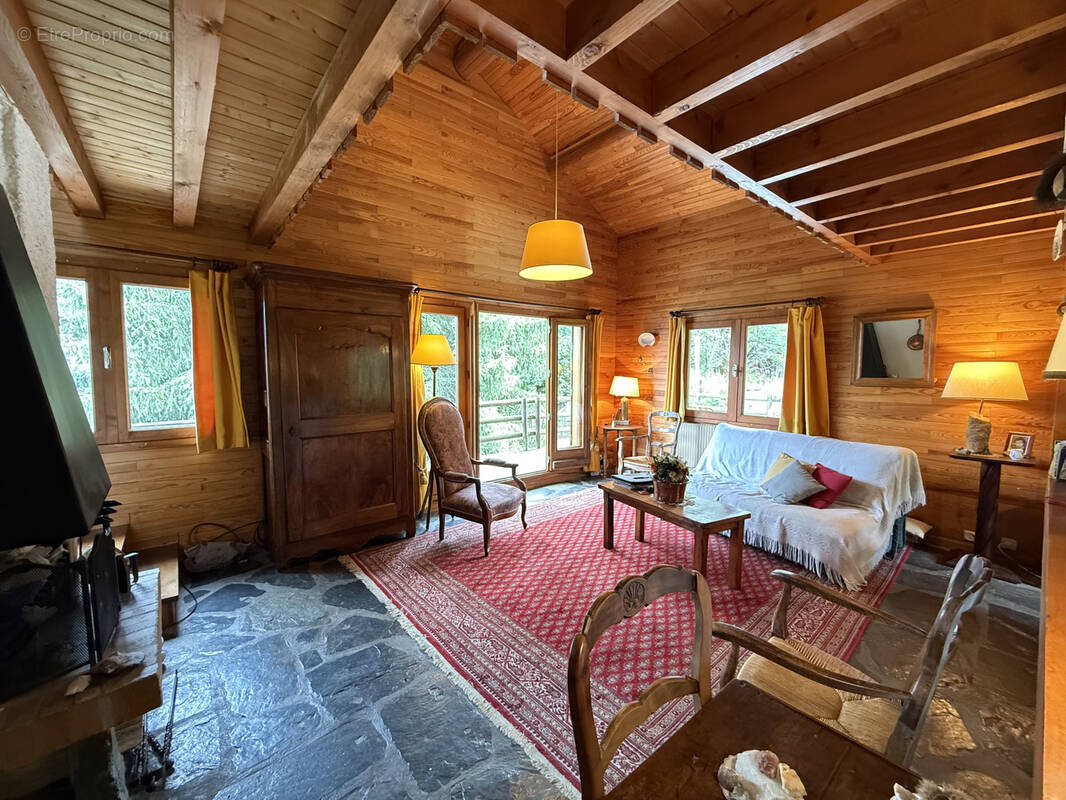 Maison à LES ALLUES