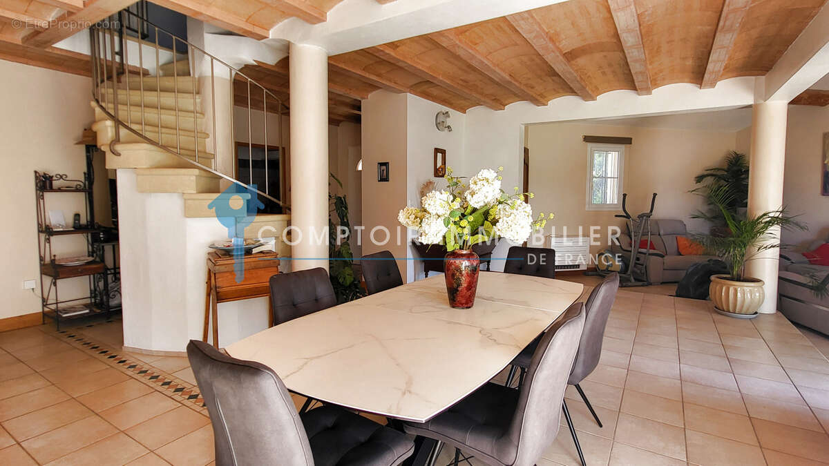 DPT GARD (30), à vendre, UZES proche, maison individuelle type 7, 203m2 habitables, 5 chambres, piscine, garag - photo 10