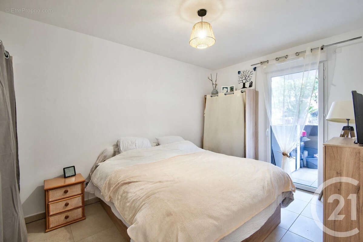 Appartement à SAINT-LAURENT-DU-VAR