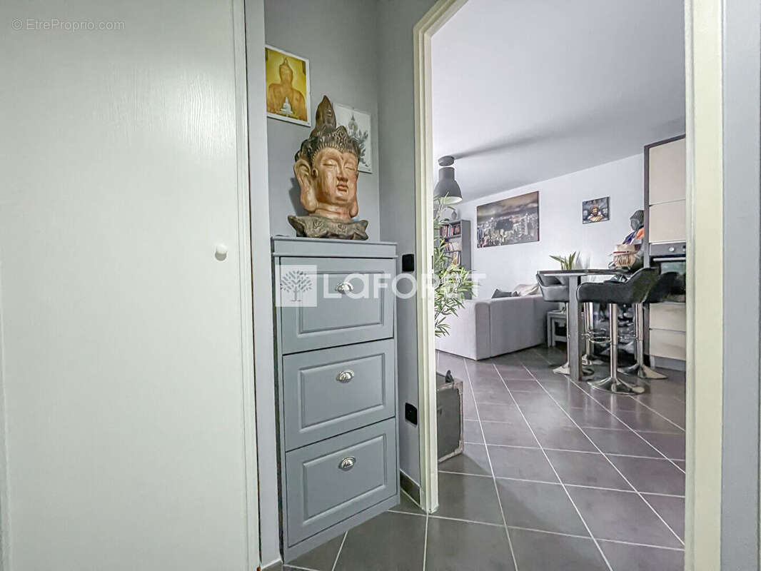 EXCLUSIVITÉ - T3 60m² avec ascenseur et  parking privé - Proche Mandres les Roses - photo 2