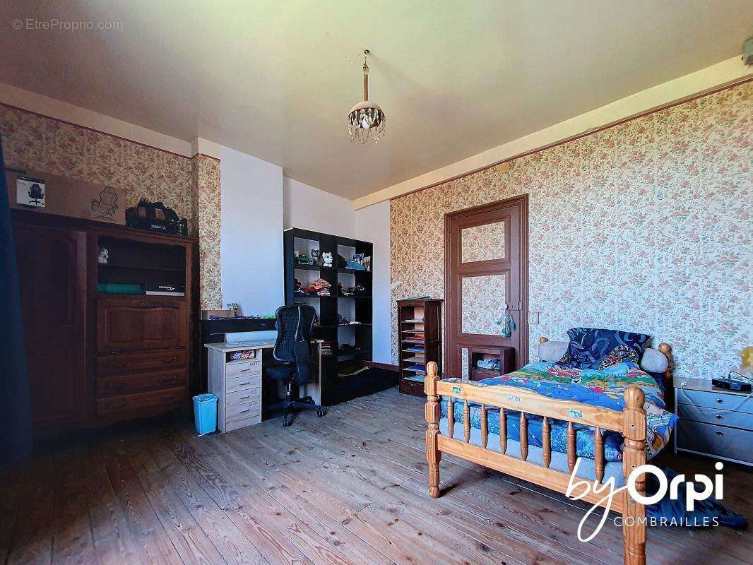 Maison à MONTEL-DE-GELAT