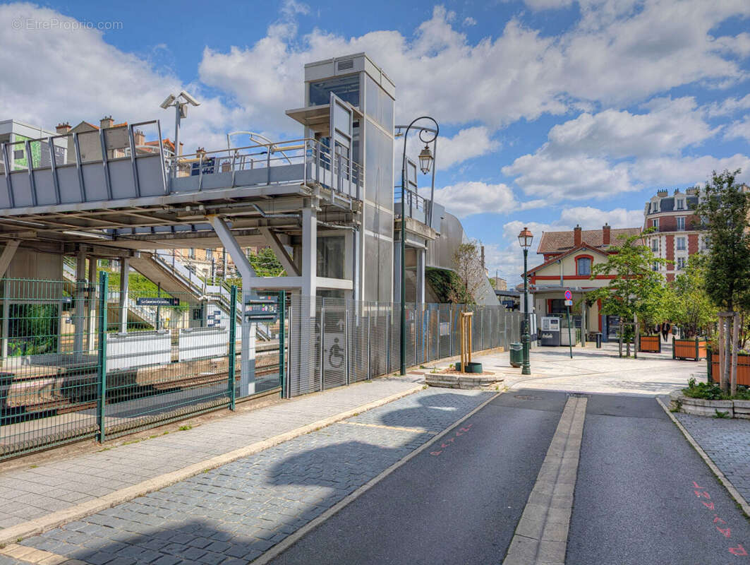 Parking à LA GARENNE-COLOMBES