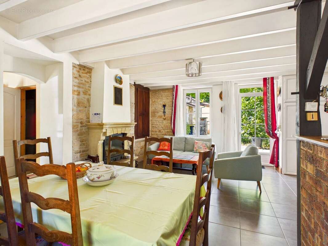 Maison familiale spacieuse avec 5 chambres, grand terrain - photo 4