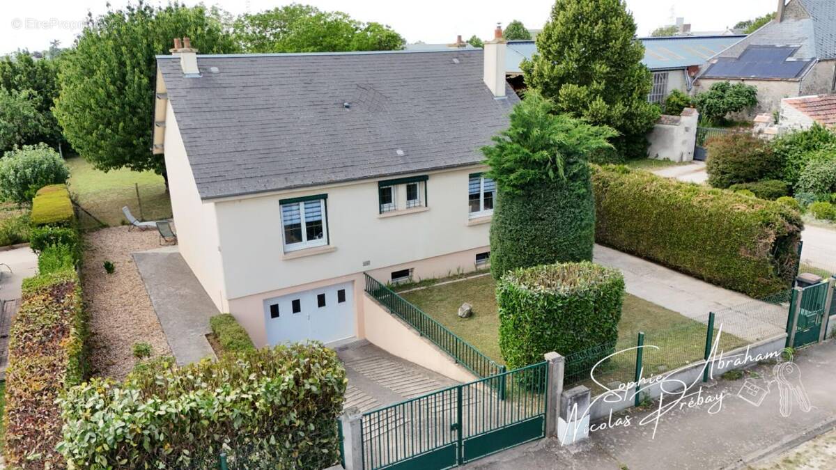 Maison à TOURY