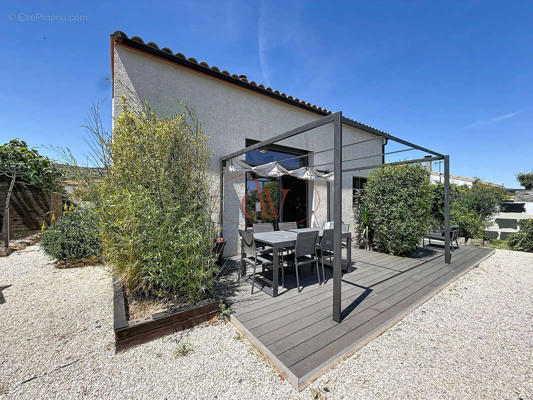 Maison à OPOUL-PERILLOS