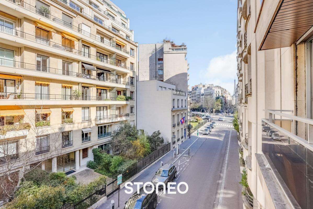 Appartement à PARIS-16E