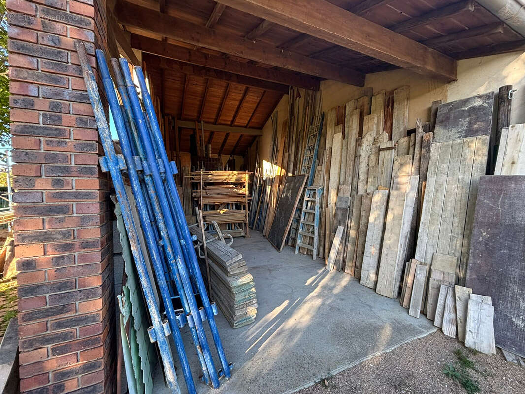 Parking à SAINT-JEAN-SUR-VEYLE