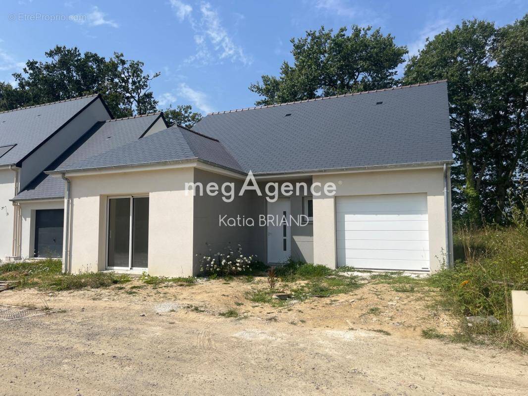 Maison à LE GENEST-SAINT-ISLE