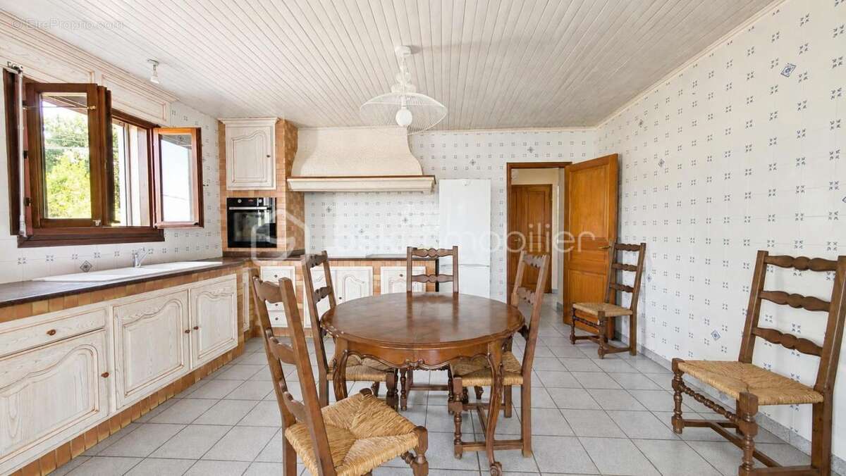 Maison traditionnelle avec très belle vue, grands volumes et terrain de plus de 2 000 m² - photo 25