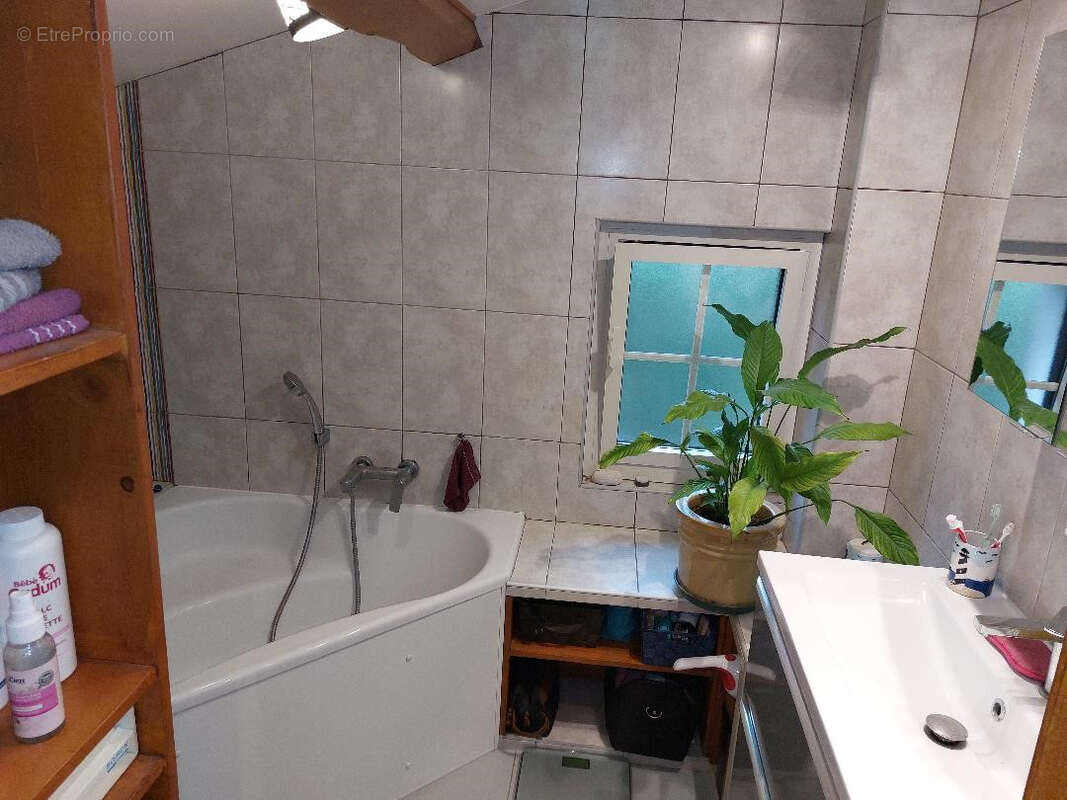 Maison à SAINT-BAUZILLE-DE-MONTMEL