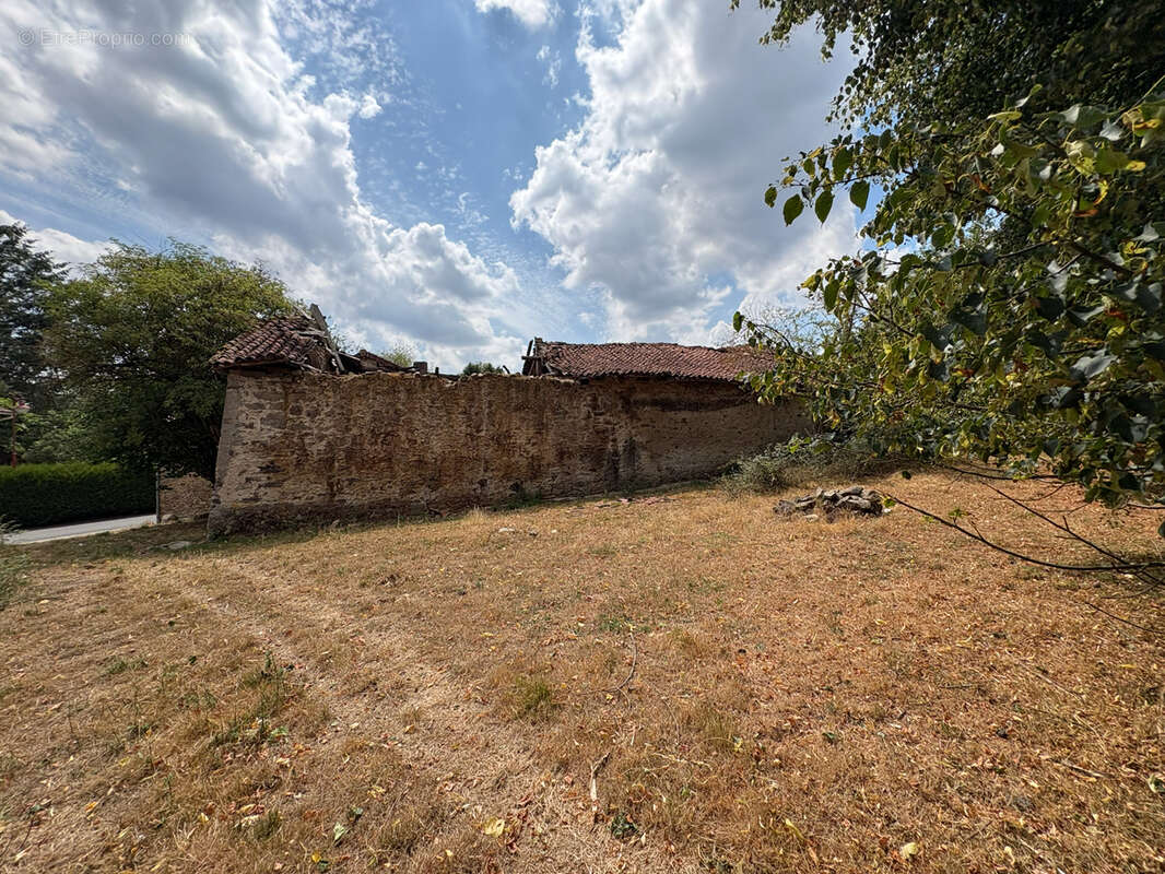 Ensemble de bâtiments à rénover et terrain sur la commune de St Martin Terressus - photo 18