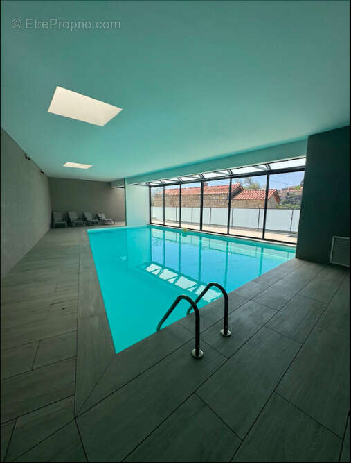 Appartement à EZE