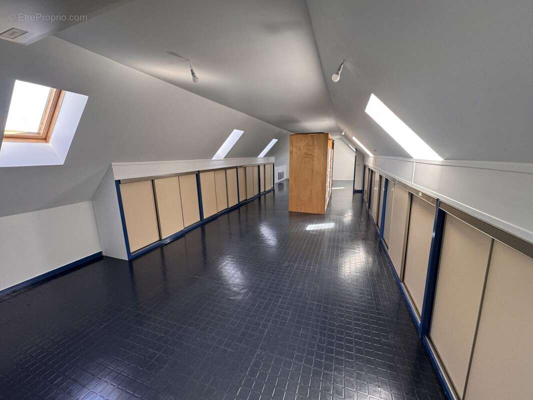 Commerce 153 m² à Les Clayes-Sous-Bois  - photo 7