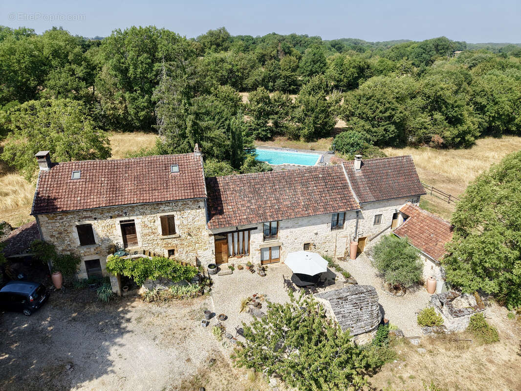 Propriété en pierre - 220m2 - photo 2