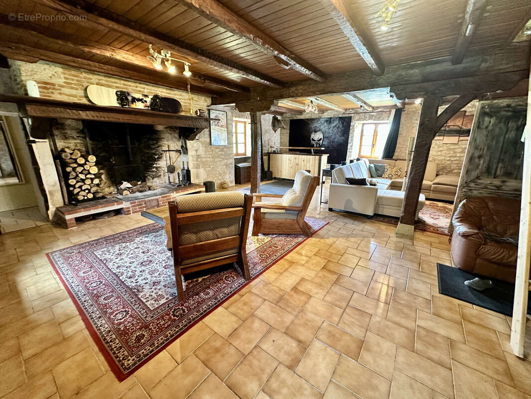 Maison à LARNAGOL