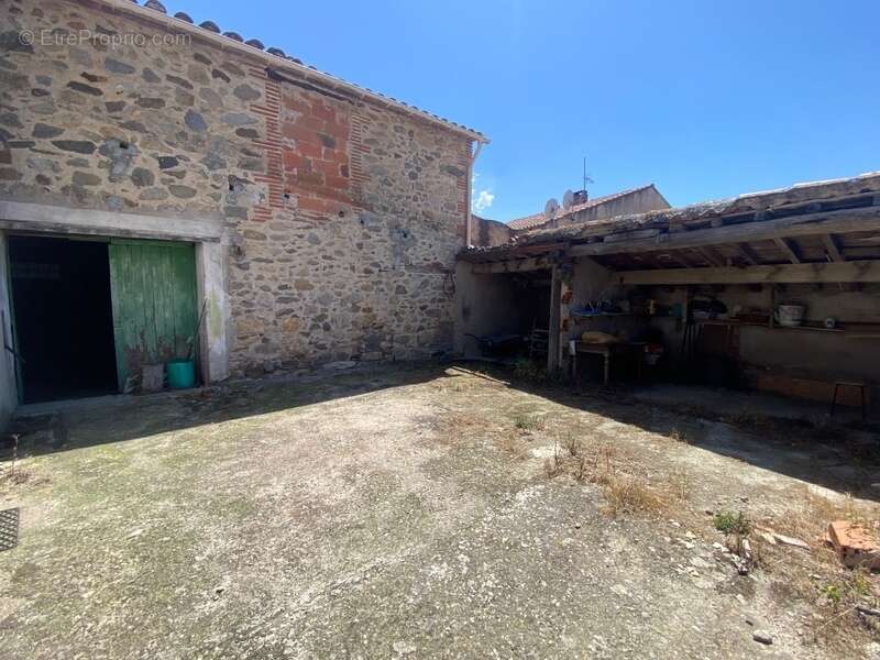 Dpt Pyrénées Orientales (66), à vendre proche VINCA maison en pierres 120 m² avec jardin et grange à rénover - photo 2