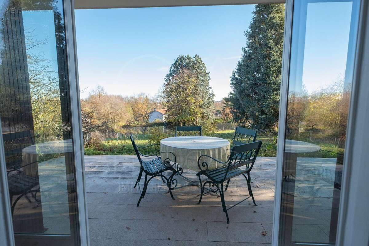 Maison à TASSIN-LA-DEMI-LUNE