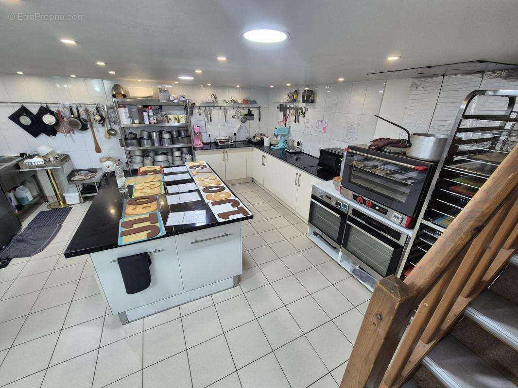 Commerce à PARIS-17E